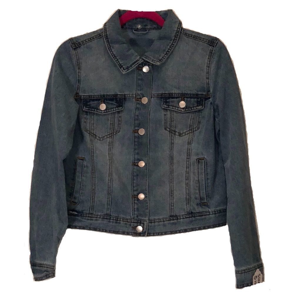 Medium Wash Denim Jacket With Lace Skull Patch - Picture 3 of 3